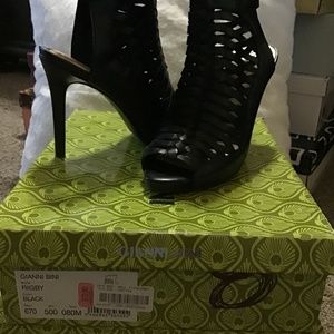 Black Gianni Bini size 8 sandal